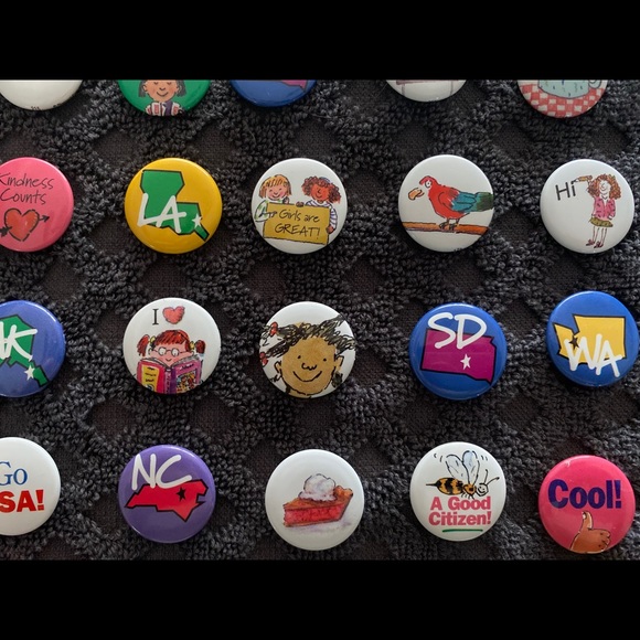 Lot of American Girl/Calvert School Baltimore pins - Picture 3 of 6